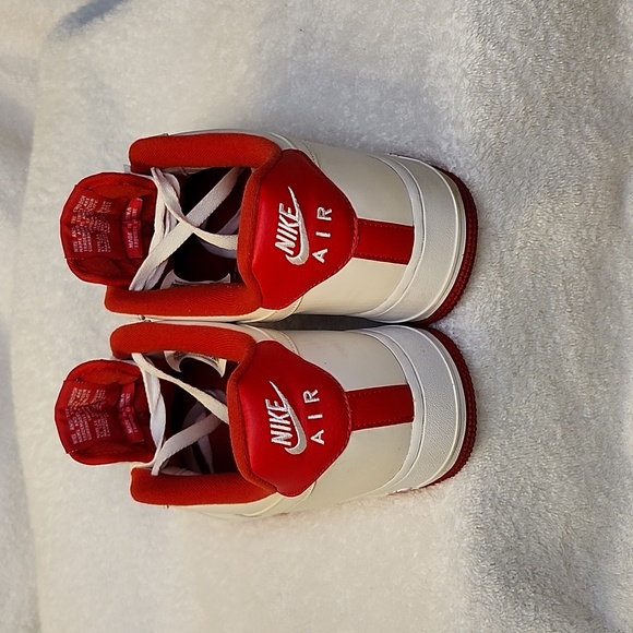 Air Force 1 '07 White/red trim - Picture 4 of 7